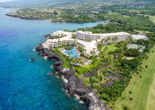 Keauhou Resort | Relax at OUTRIGGER Kona Resort and Spa with Oceanfront Views