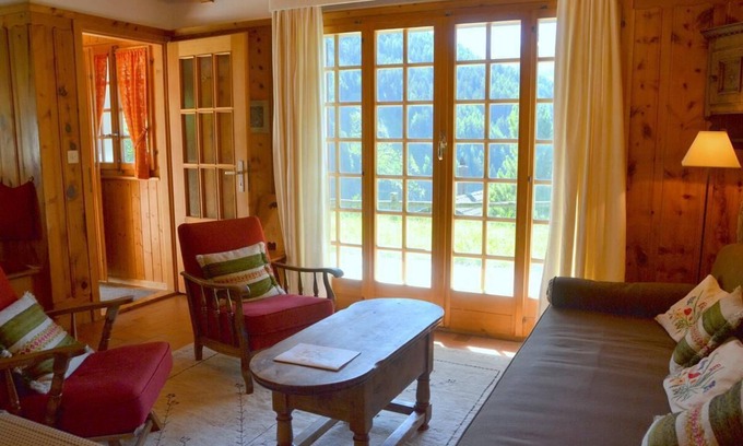 Saint-Luc Ski Chalet | Inviting Chalet for 4 with Garden and Balcony Retreat