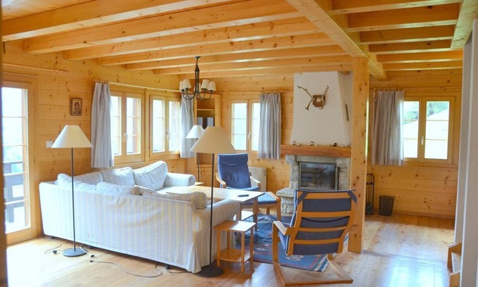 Saint-Luc Ski Chalet | Family-Friendly Chalet for 8 with Garden Views & Amenities