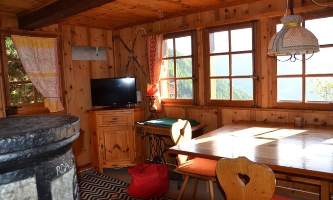 Saint-Luc Ski Chalet | Family-Friendly Chalet with Balcony and Garden Retreat