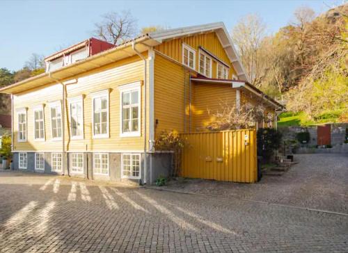 Kungalv Apartment | Prime Apartment Near Gothenburg - Family-Friendly Stay