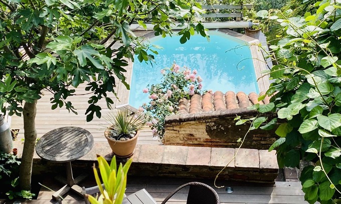 Montauban House | Remarkable Townhouse with Pool & Garden in City Center