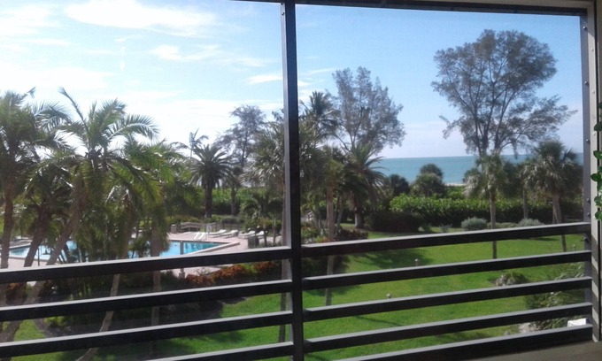 Sanibel Condo | Premier Gulfside Place: Family-Friendly Condo with Pool
