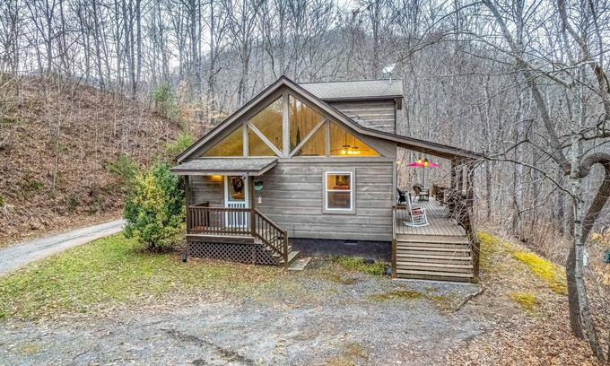 Sylva House | Inviting Mountain Retreat with Firepit and Scenic Views