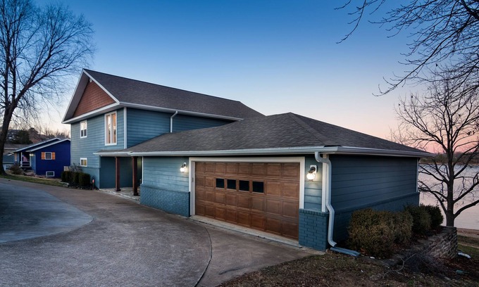 Beaver Shores House | Exceptional Lakehouse with Pool & Spa Access, 10/10 Rated