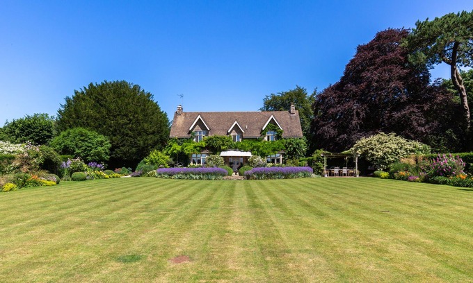 Cirencester House | Idyllic Cotswold Retreat with Pool, Tennis & Ocean View