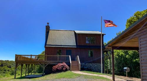 West Jefferson House | Relax at Over The River: Family-Friendly with Breakfast Included