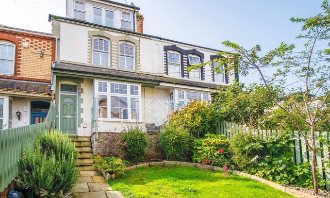Mumbles House | Overland Road – 4 Bedroom House – Mumbles