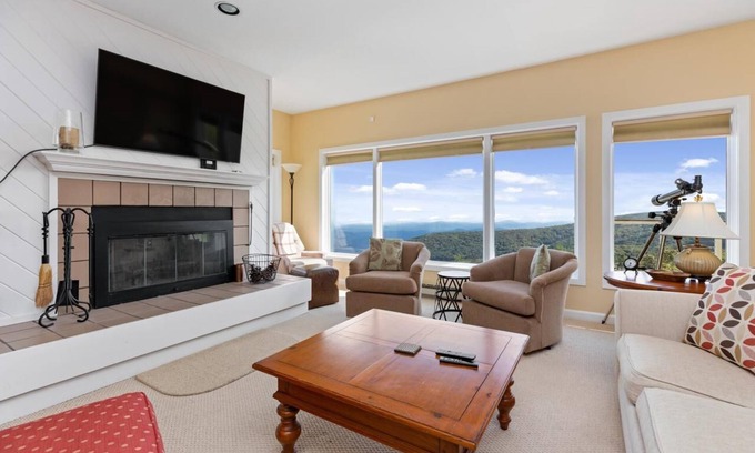 Nellysford Condo | Experience Overlook 43 with Unique Wintergreen Amenities