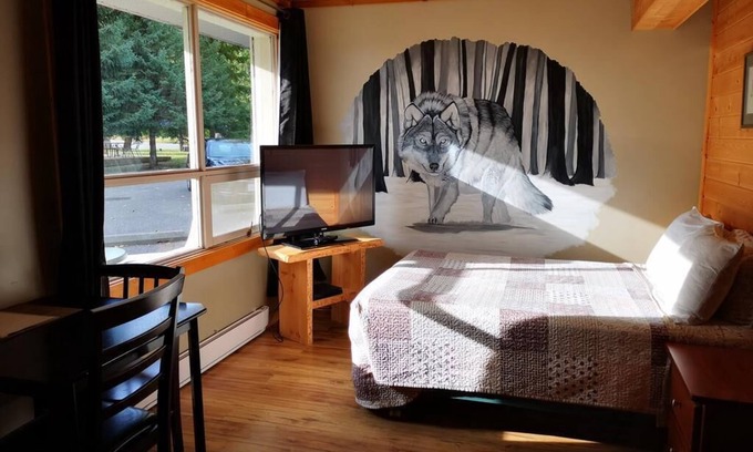 Clearwater Hotel | Cozy Overlook Inn & Cabins: Family-Friendly Getaway