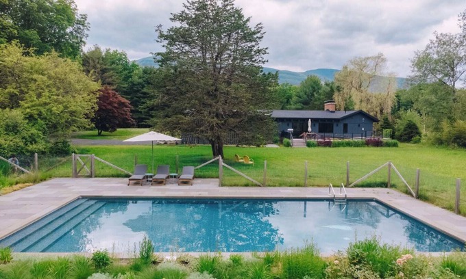 Saugerties House | Relaxing Mid-Century Retreat with Pool and Hot Tub