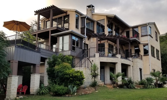 Comanche Trail House | Beautiful Lake Travis Views with 6 Bedrooms and Decks
