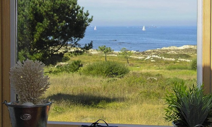 Serans Villa | Oceanfront Retreat: Peaceful Stays with Breathtaking Views