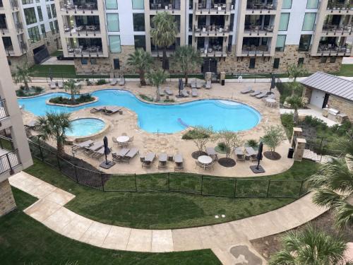 Horseshoe Bay Apartment | Scenic Bay Views with Family-Friendly Amenities