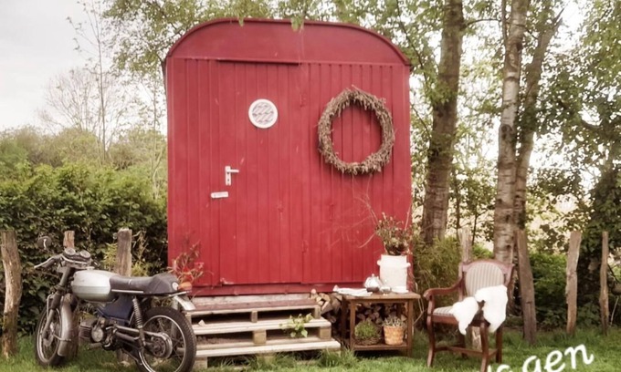 Stedesdorf Apartment | Unique Overnight Trailer Stay with Family-Friendly Amenities
