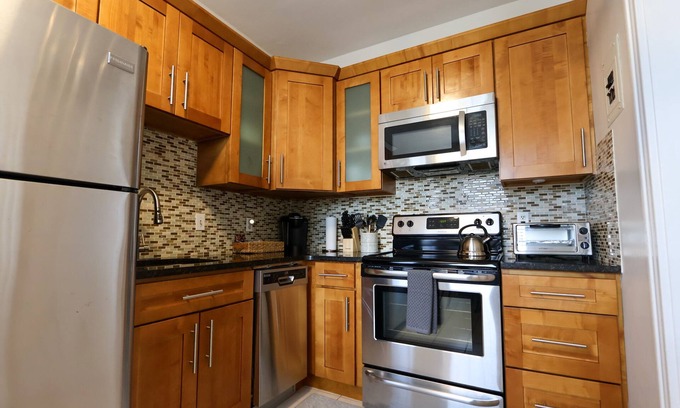 Cleveland Circle Apartment | Spacious 1-Bed Retreat with Pool and Kitchen Amenities