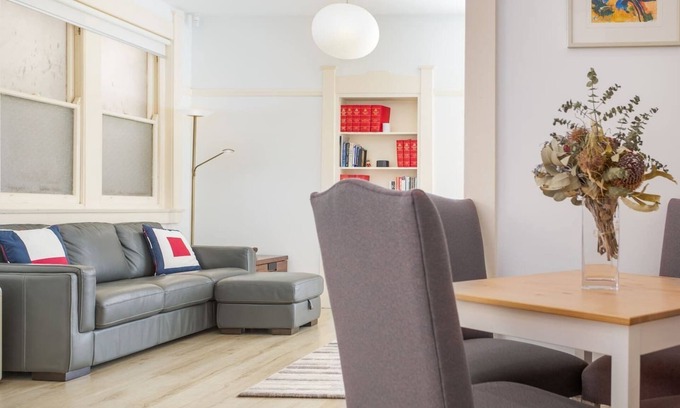 Kings Cross Apartment | Elegant Art Deco Retreat in Potts Point Near Harbour