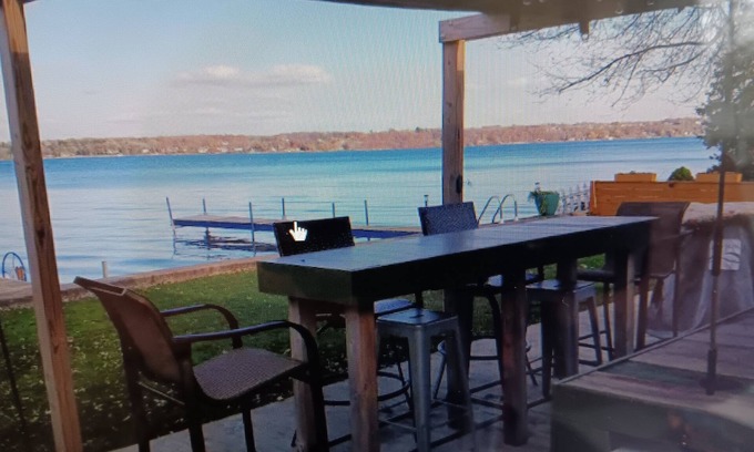 Auburn Cottage | Owasco Lakehouse: Relaxing Outdoor Bar & Family-Friendly Fun