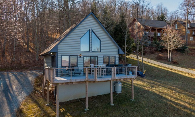 Boone Cabin | Pet-Friendly Owens Perch with Breathtaking Views in Boone