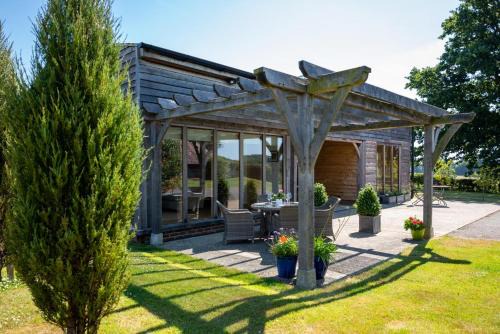 Beckley House | Family-Friendly Retreat at Owl House – Perfect for Kids!