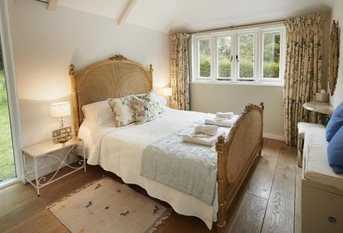 Wadebridge House | Pet-Friendly Owl House: Guest Rated 10/10 Experience