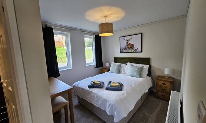 Liskeard Apartment | Pet-Friendly Owl Lodge: Cozy 2 Bedroom Retreat Awaits