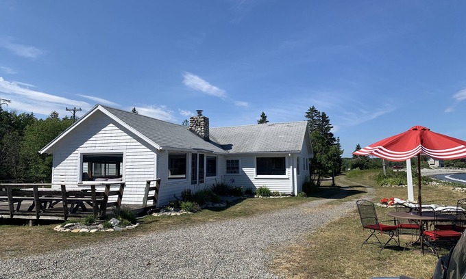 Owls Head Cottage | Owl's Head Maine Beachfront Cottage with Ocean View & Pool
