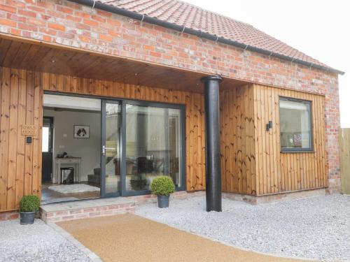 Mappleton House | Owl's Hoot: Pet-Friendly Retreat with 9.9 Guest Rating