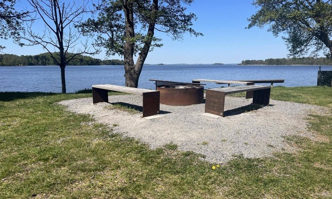 Eskilstuna Cottage | OWN HOUSE, CLOSE TO WORK ESKILSTUNA STRÄNGNÄS, 1H STOCKHOLM, PARKING, WIFI, LAUNDRY
