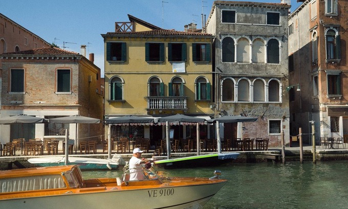 Cannaregio Apartment | Exclusive Terrace with Jacuzzi Overlooking Canal Cannaregio