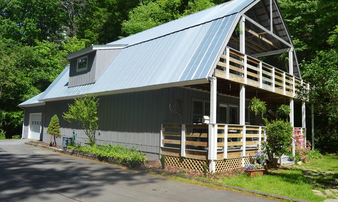 Weaverville Cabin | Mountain Retreat at Ox Glenn Coach House near Blue Ridge