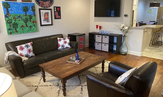 Oxford Condo | Oxford Condo: Family-Friendly Stay Near Campus & Square