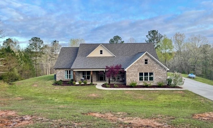 Oxford House | Comfortable Oxford Country Home Near Campus Attractions