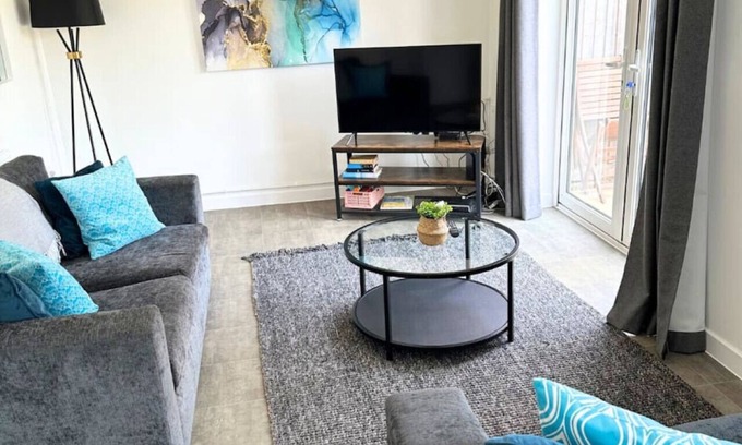 Thame Apartment | Family-Friendly Stay at Oxfordshire-Henry Blyth Gardens