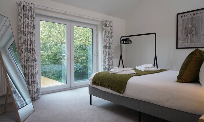 Oxford House | Oxford 4-Bed Retreat - Just 15 Mins from the City Center