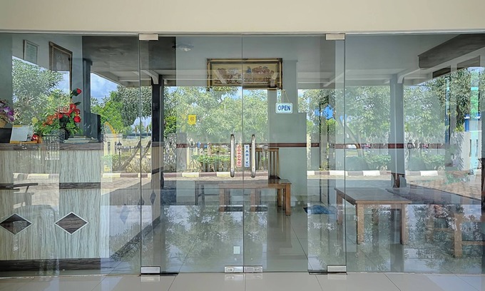 Jambi Hotel | Convenient Stay at OYO 1283 Guest House Loemajan