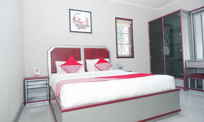 Semarang Hotel | Budget-Friendly Stay at OYO 1284 Executive Residence