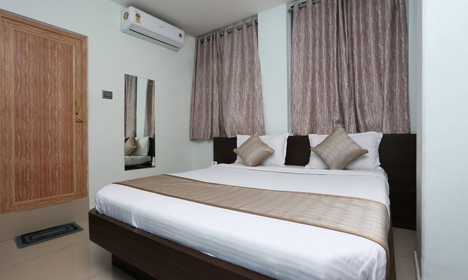 Sualkuchi Hotel | Discover OYO 13265 Aashray Guest House with Breakfast & More
