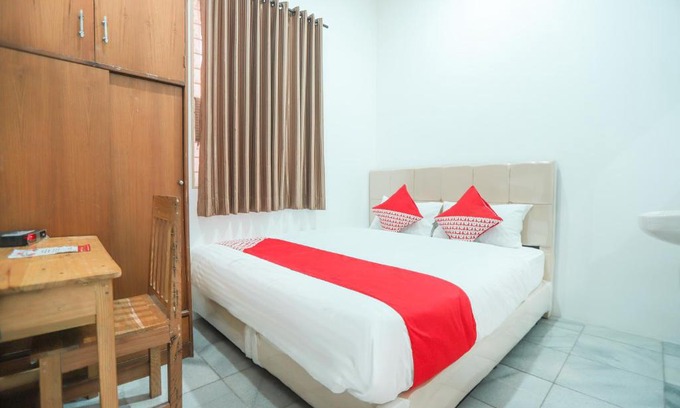 Kebon Kacang Hotel | Budget-Friendly Stay at OYO 150 Harmoni Residence