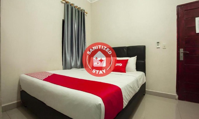 Perdagangan I Hotel | Exceptional OYO 1631 Hotel Apple: Family-Friendly Retreat