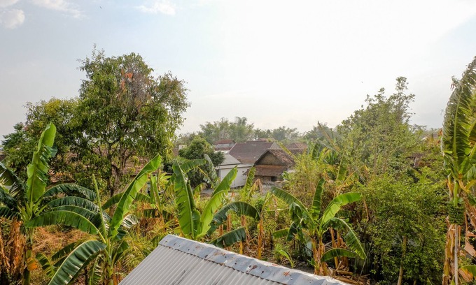 Madiun Hotel | Budget-Friendly Stay at OYO 1784 Hj. Aniek Residence