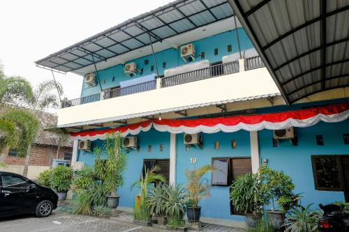 Java Hotel | Discover Family-Friendly Comfort at OYO 1784 Hj. Aniek Residence