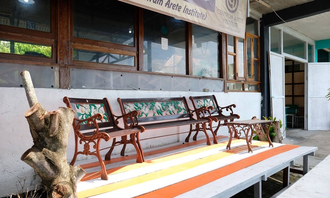 Tanjung Pandan Hotel | Discover OYO 1853 Guest House D'makmoer: Family-Friendly Stay