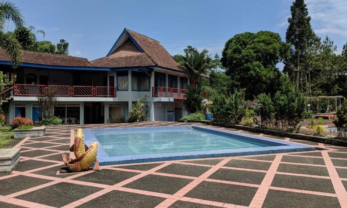 Jambelaer Hotel | Budget-Friendly Stay at OYO 1924 Hotel Rafflesia