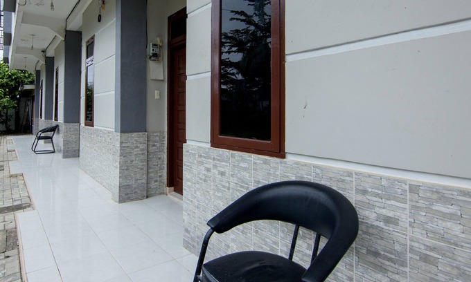 Rantauprapat Hotel | Family-Friendly Stay at OYO 2069 Wisma Syariah Kampung Baru