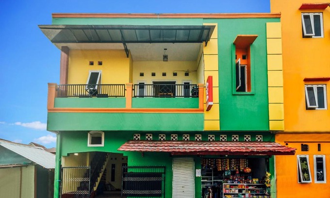 Ambon Hotel | Budget-Friendly Stay at OYO 2165 Alyah Guest House