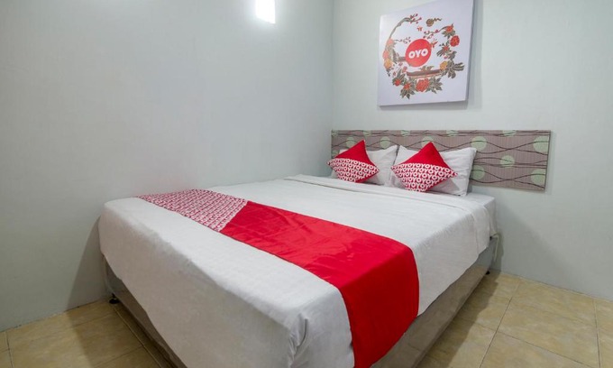 Pontianak Hotel | Budget-Friendly OYO 2187 Hm Guest House for Family Stays