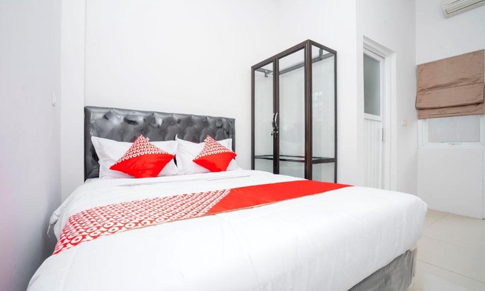 Samarinda Hotel | Family-Friendly Stay at OYO 2210 Star One Guest House
