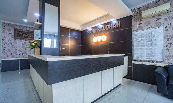 Kebon Kacang Hotel | Discover OYO 2357 Syariah Grand Raudhah with Breakfast Options
