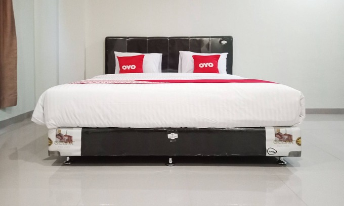 Pangururan Hotel | Budget-Friendly OYO 2382 Wisata Hotel with Breakfast Included
